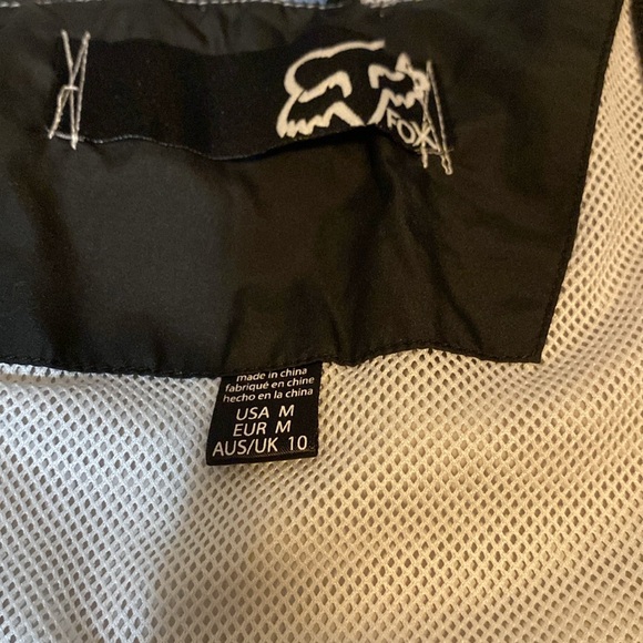 Fox jacket nice for a bike ride or a rainy day - Picture 2 of 3